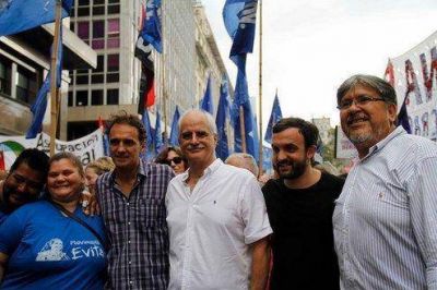 Katopodis junto al Movimiento Evita en el D�a de la Memoria