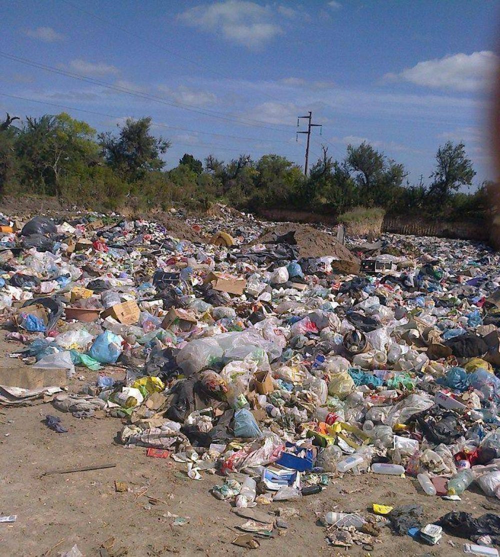 El basurero en el Parque Termal es extremadamente contaminante, y un peligro concreto para el tr�nsito por el humo que produce la quema
