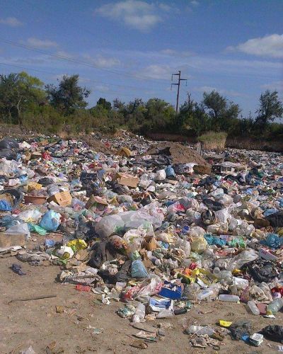 El basurero en el Parque Termal es extremadamente contaminante, y un peligro concreto para el tr�nsito por el humo que produce la quema
