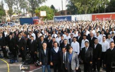 Grindetti inaugur� la nueva escuela de Polic�a Local en Lan�s