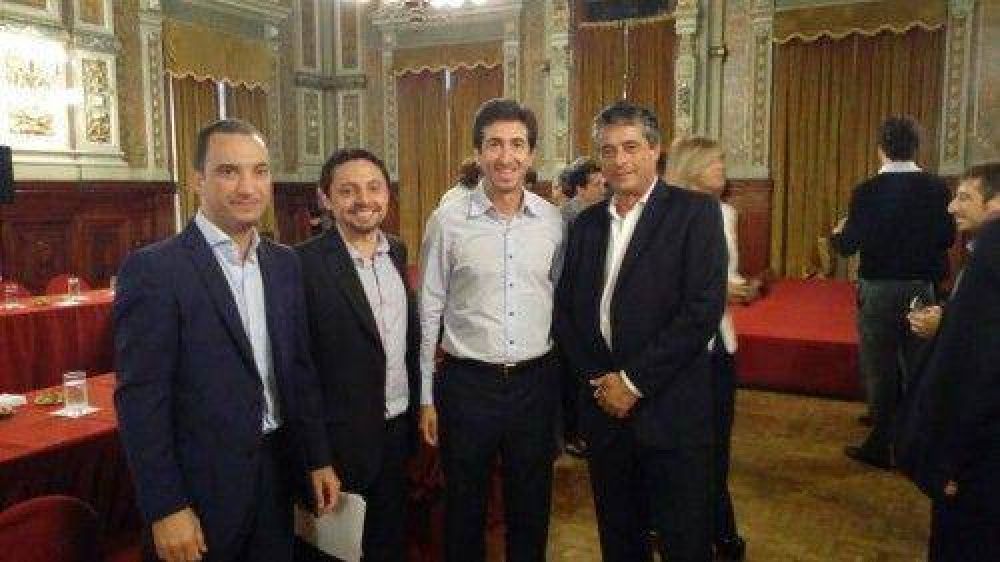 Etcheverry gestion� obras con Cenz�n