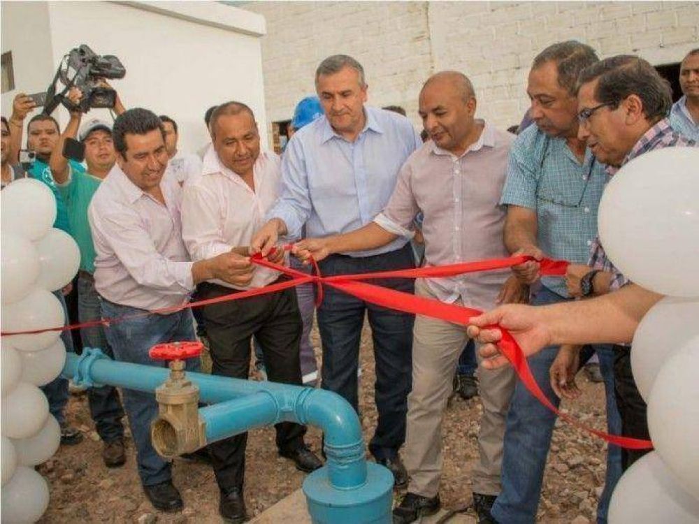 Gerardo Morales inaugur obras de agua potable y sanitarias en Santa Clara y San Pedro