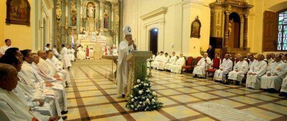 Homila de Monseor Edmundo Valenzuela en la Vigilia Pascual