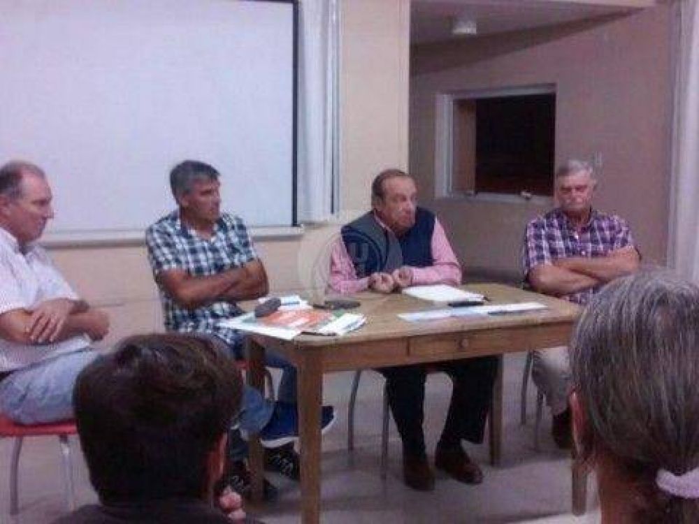 Maquinaria: S�nchez se reuni� con fomentistas y vecinos de Claromec�
