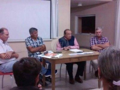 Maquinaria: S�nchez se reuni� con fomentistas y vecinos de Claromec�