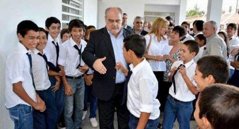 No s�lo obras, tambi�n jerarquizan la educaci�n