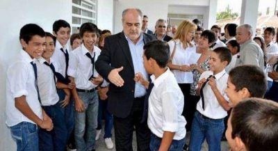 No s�lo obras, tambi�n jerarquizan la educaci�n
