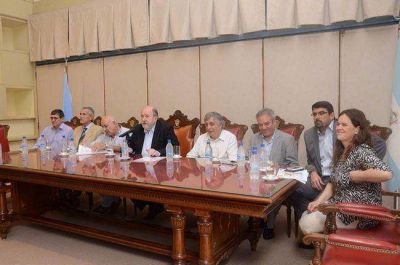 Verna a los intendentes: 