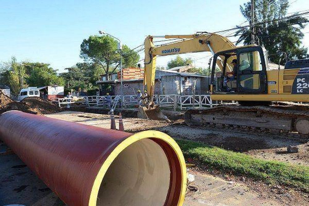 El Municipio contin�a con las obras de la red cloacal de Benav�dez