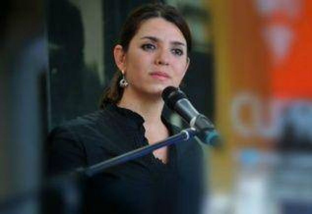 La presidenta de Telesur pidi� di�logo con el gobierno y acept� 