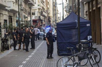 Un abogado dispar� para evitar que le robaran y mat� a un peat�n