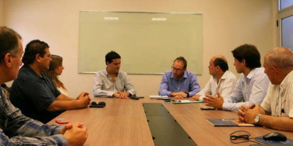 El diputado Maximiliano Abad se reuni� con representantes de cl�nicas privadas