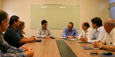 El diputado Maximiliano Abad se reuni� con representantes de cl�nicas privadas