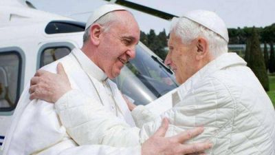 Bergoglio visit� a Ratzinger para felicitarlo por la Semana Santa