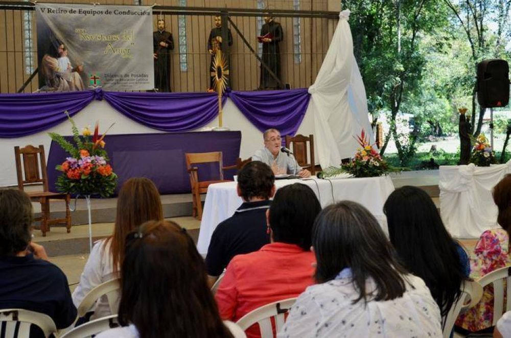 Mons. Juan Rubén Martínez instó a evangelizar y humanizar la cultura desde la educación