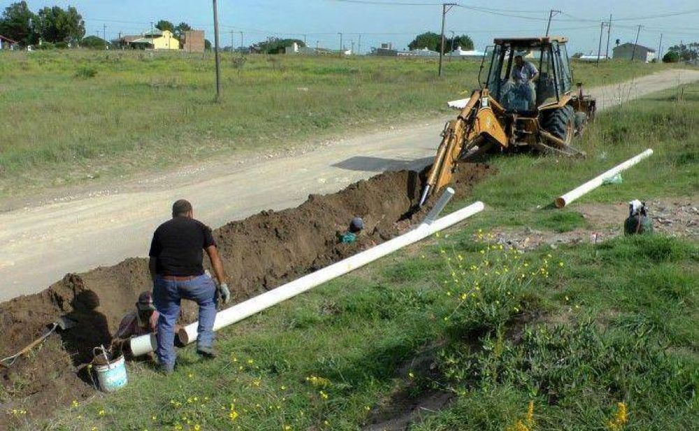 VECINOS DESTACAN TAREA EN RED CLOACAL