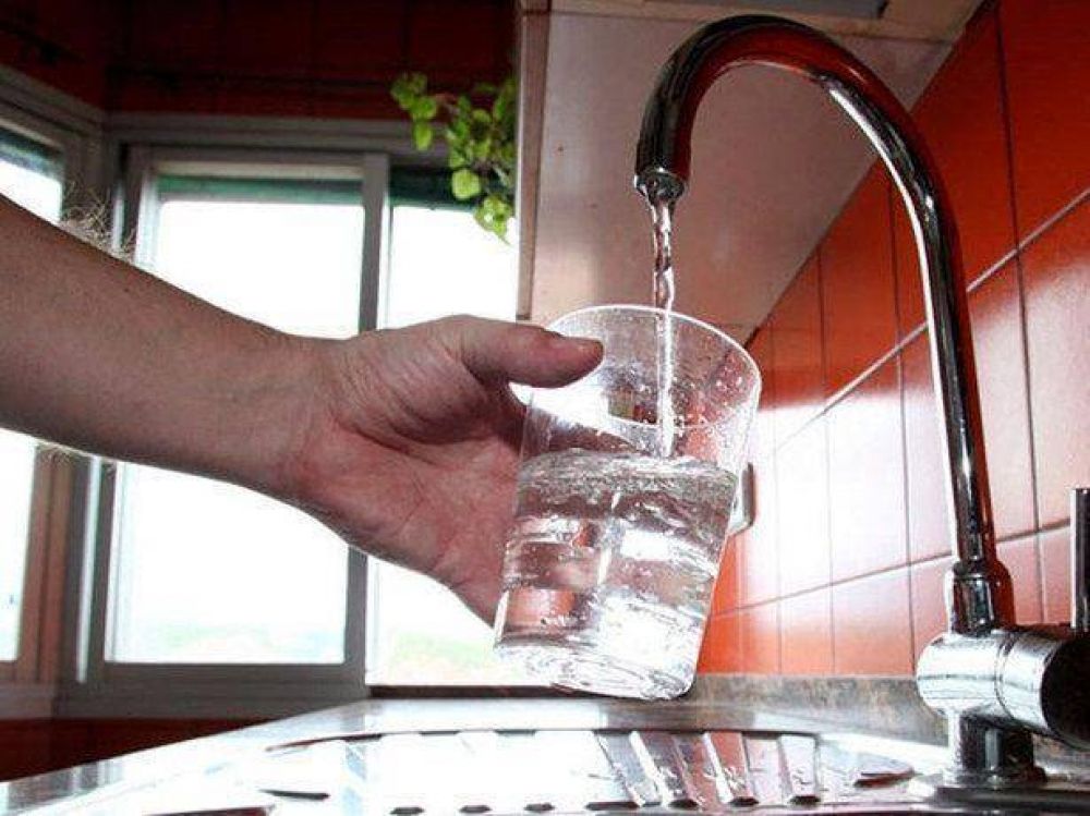 Realizan trabajos de mantenimiento en el servicio de agua potable