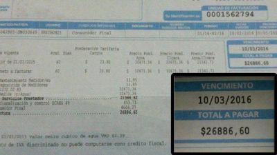 Vive con sus 3 hijos y le lleg� una factura de agua por 27.000 pesos: �Casi me desmayo�