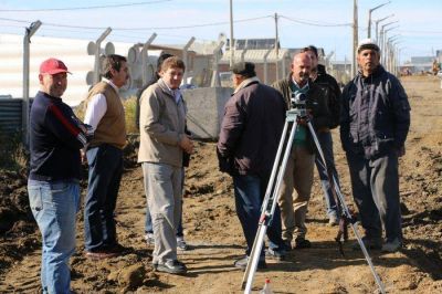 Melella recorri� la construcci�n de la nueva red pluvial en los barrios de la margen sur