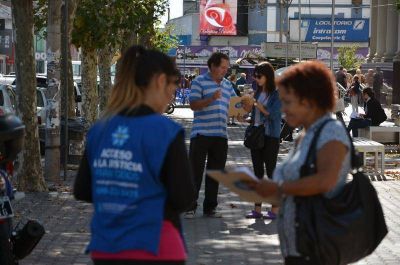 Trabajadores del CAJ juntaron firmas y piden audiencia con Galli