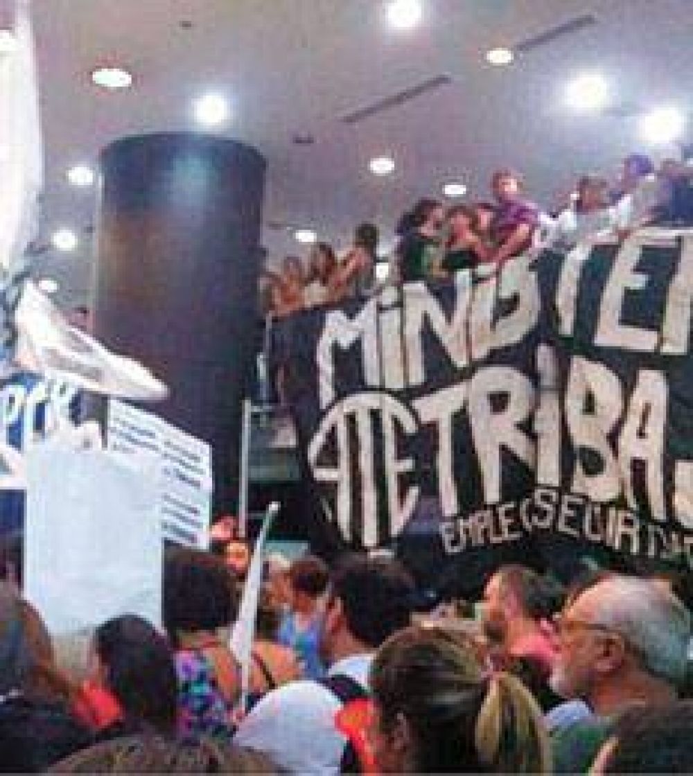 Bombos, asambleas y oficinas tomadas