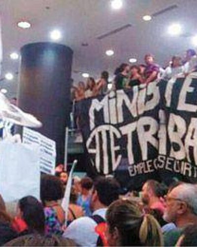 Bombos, asambleas y oficinas tomadas