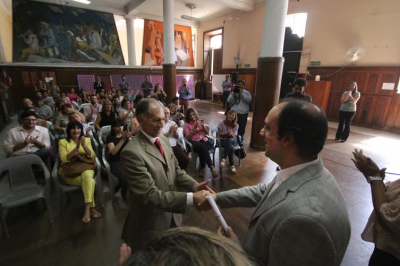 Jos� Corral entreg� los decretos de designaci�n a los nuevos directores de las escuelas los Liceo Municipal