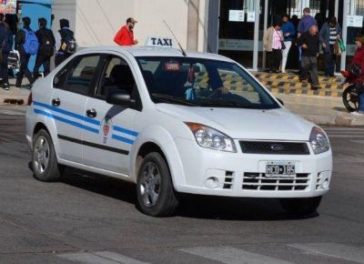 Rechazo de taxistas y concejales al desembarco de la aplicaci�n Uber