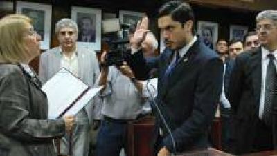 Facundo Cabral renunci� al gabinete de la UNT
