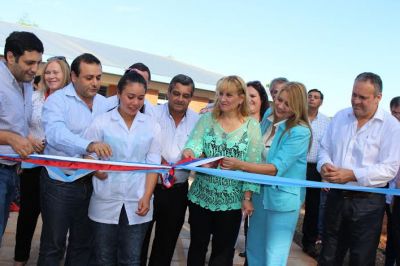 Dos Arroyos cuenta con nueva escuela y transporte