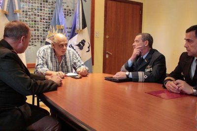 Intendente Giubetich se reuni� con Jefes de las Fuerzas Armadas