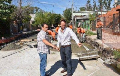 Katopodis quiere terminar con las calles de tierra
