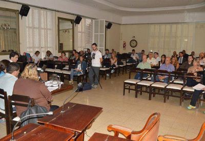 Cuestionan con dureza a Verdasco y denuncian a la Polic�a de Tierno