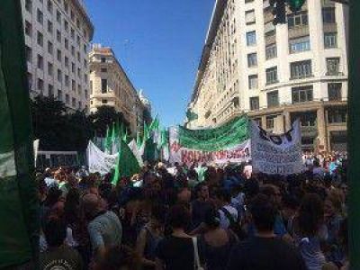 Por los despidos masivos, ATE protest� frente al Ministerio de Modernizaci�n