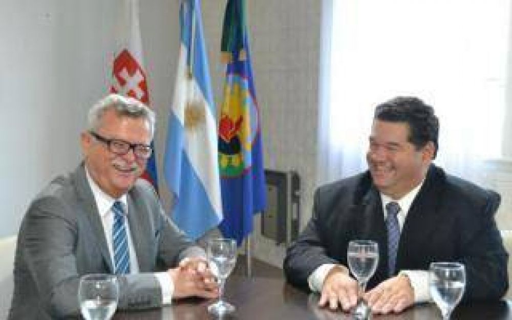 Berisso: El Intendente Nedela recibi� al embajador de Eslovaquia