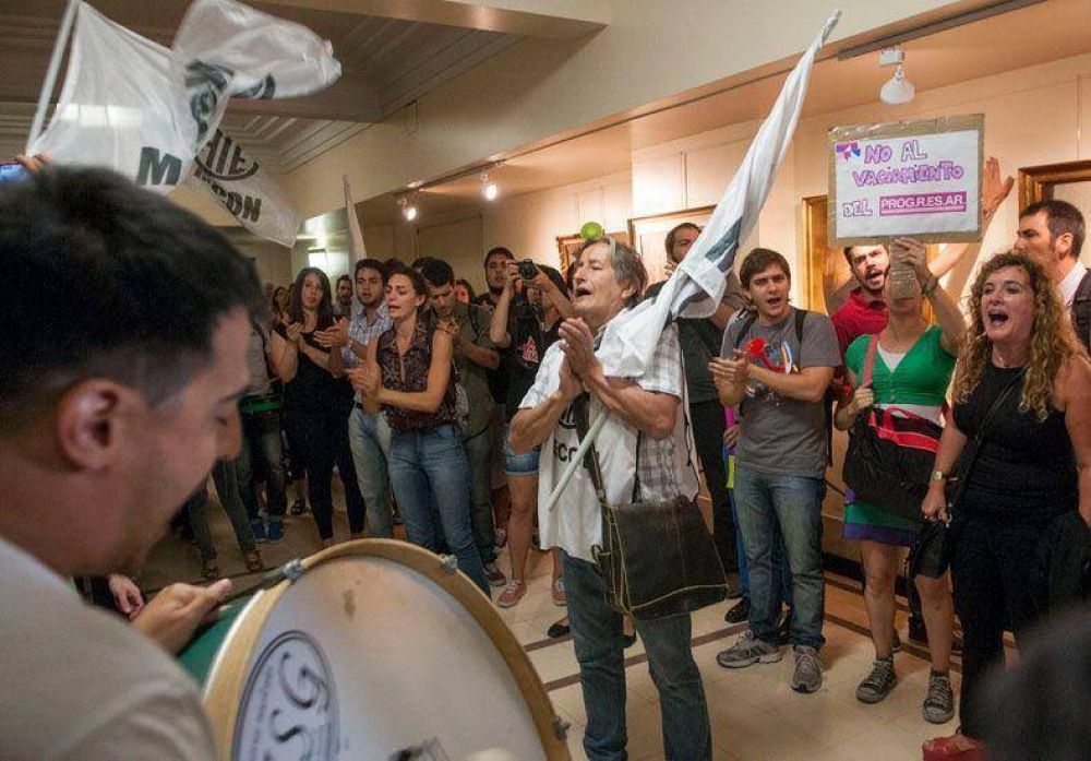 Gremios se manifestaron contra la 