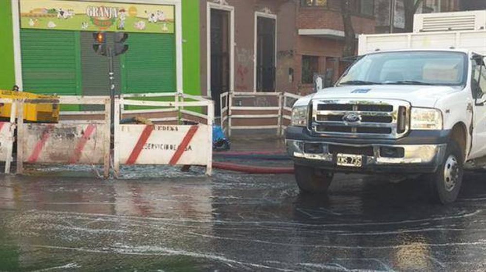 Caballito y Flores, sin agua por un problema en la reparaci�n de una ca�er�a