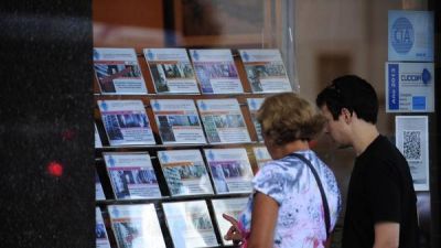 Los inquilinos van a la Justicia para que s�lo les cobren un mes de comisi�n