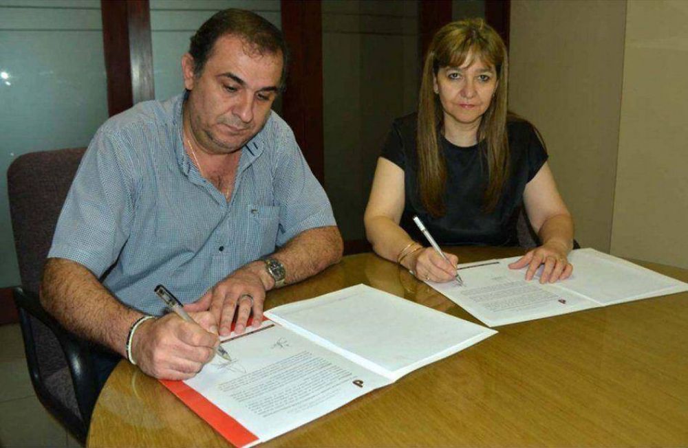 El Ivuj firm� convenio con colegio profesional