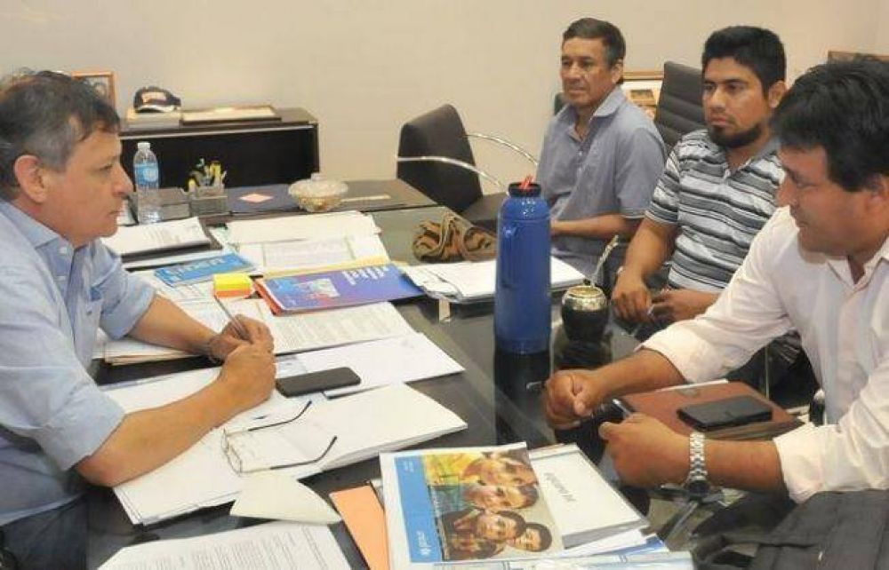 Intendentes piden la reactivaci�n de obras