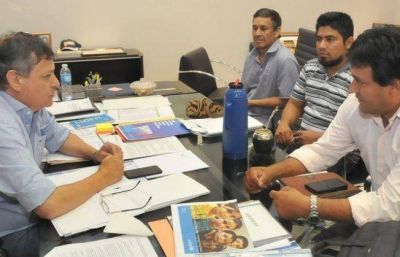 Intendentes piden la reactivaci�n de obras