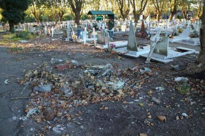 Al ruinoso estado del Cementerio, ahora se le suma la falta de agua