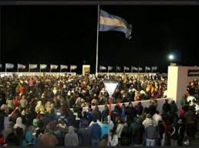 Frigerio encabez� la tradicional �Vigilia por Malvinas� en R�o Grande