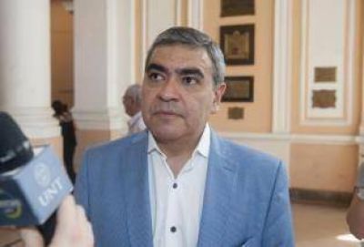 Seg�n Alfaro, Manzur le quita dinero a la Capital