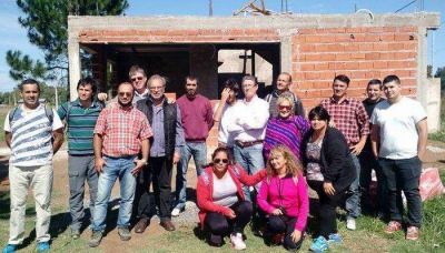 COOPERATIVA DE CHASCOM�S: Capacitaci�n para otros distritos, avalada por cincuenta viviendas entre las que est�n en construcci�n y las pr�ximas a iniciarse