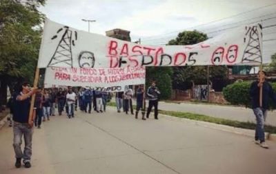 De alegr�a, nada / En Mosconi, crecen las protestas por despidos