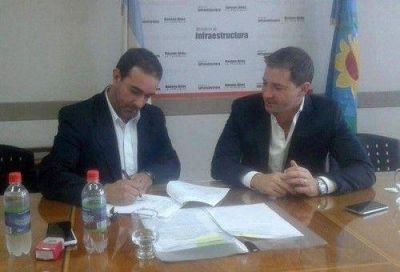 Castelli firm� convenio con el Instituto de la Vivienda Provincial