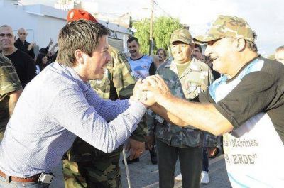 Nardini realiz� un homenaje a ex combatientes y ca�dos en Malvinas