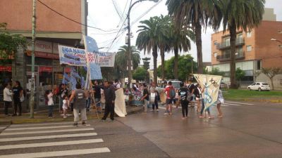 Quebracho organiz� un acto antiimperialista