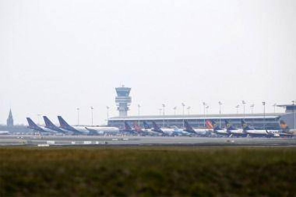 Tras los atentados, el aeropuerto de Bruselas reanud su actividad